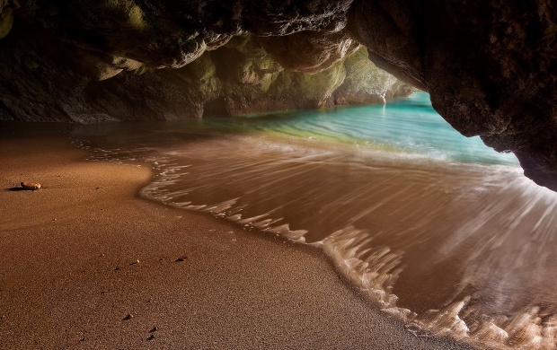 Hidden Beach Cave (click to view)
