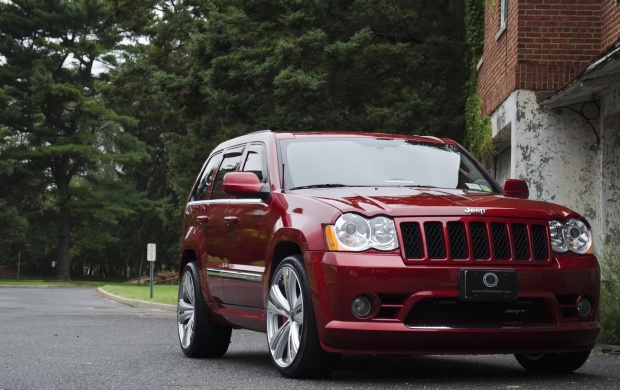 Jeep Grand Cherokee SRT8 (click to view)