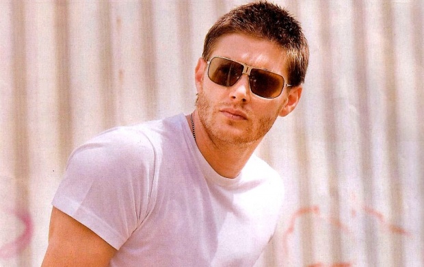 Jensen Ackles With Sunglasses (click to view)