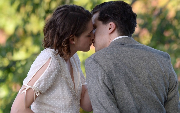 Jesse Eisenberg And Kristen Stewart Cafe Society 2016 (click to view)
