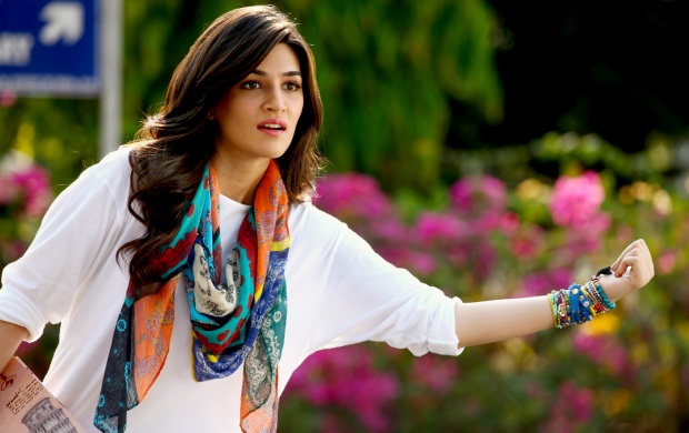 Kriti Sanon In Dilwale 2015 (click to view)