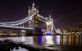 London Bridge And River