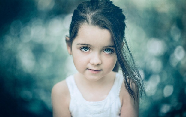 Lovely Girl Child Look Bokeh (click to view)