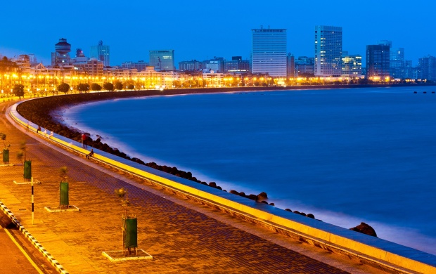 Marine Drive Mumbai (click to view)
