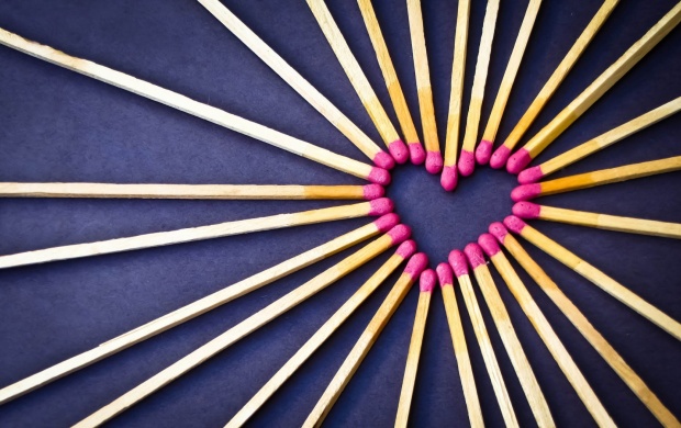 Matches Pink Heart (click to view)