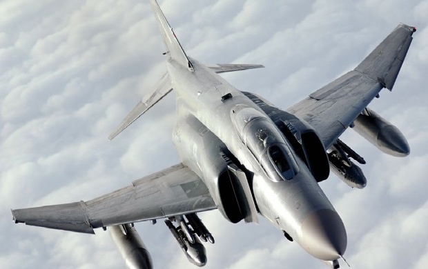 McDonnell Douglas F-4 Phantom (click to view)
