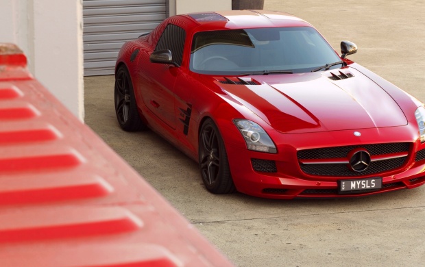 Mercedes SLS AMG Red (click to view)