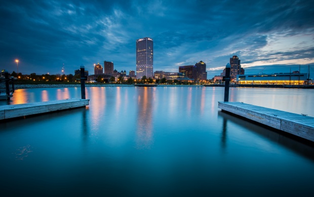 Milwaukee City Night (click to view)