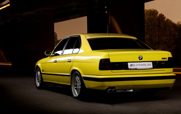 Night Scene BMW M5 E34