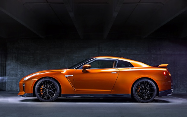 Nissan GT-R Side View 2017 (click to view)