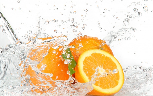 Orange Fruits And Splashing Water (click to view)
