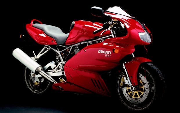 Red Ducati 900 ss