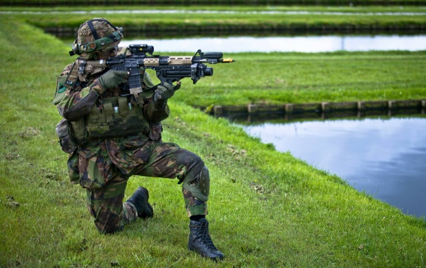 Royal Netherlands Army Soldiers (click to view)