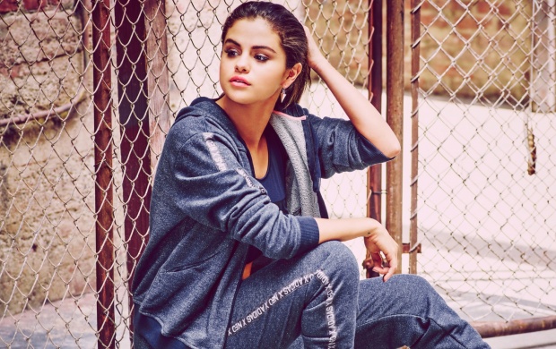 Selena Gomez Adidas 2015 (click to view)