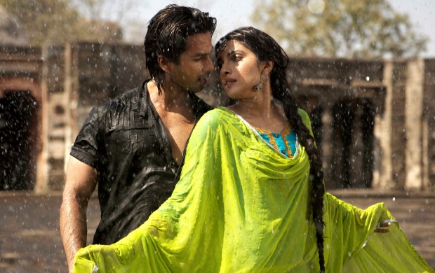 Shahid Priyanka In Teri Meri Kahani (click to view)