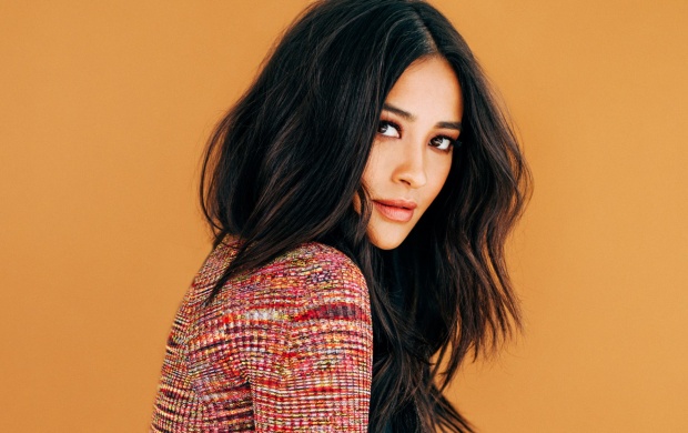 Shay Mitchell Teen Vogue 2016 (click to view)
