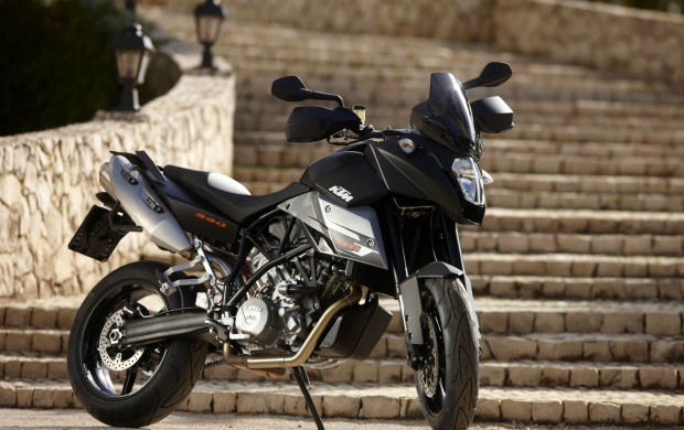 Smt 990 KTM Front View (click to view)