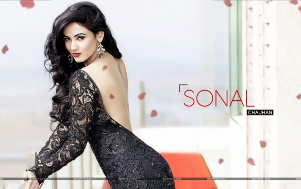Sonal Chouhan In Black Dress (click to view)