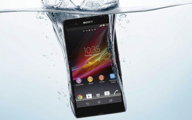 Sony Xperia Z In Water (click to view)