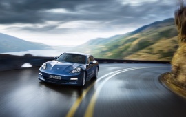 Speeding Porsche Panamera