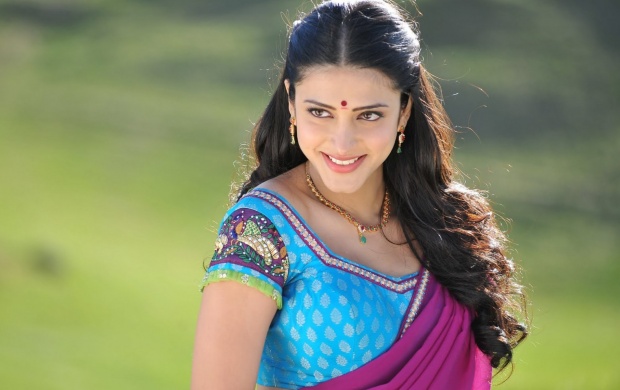 Sruthi Hassan In Pink Saree (click to view)