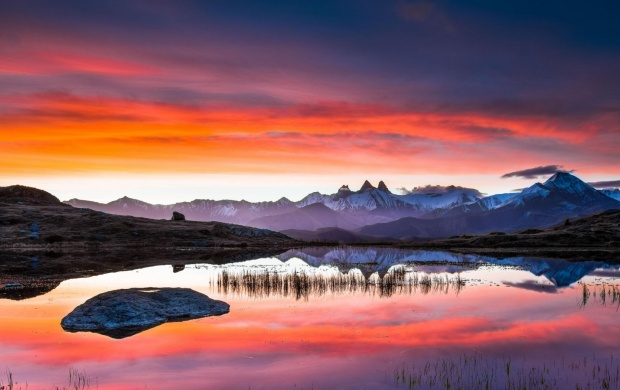 Sunrise Mountains Lake (click to view)