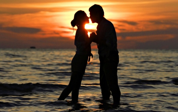 Sunset Love Romantic Couple (click to view)
