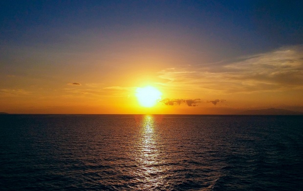 Sunset Sea Horizon Reflection (click to view)