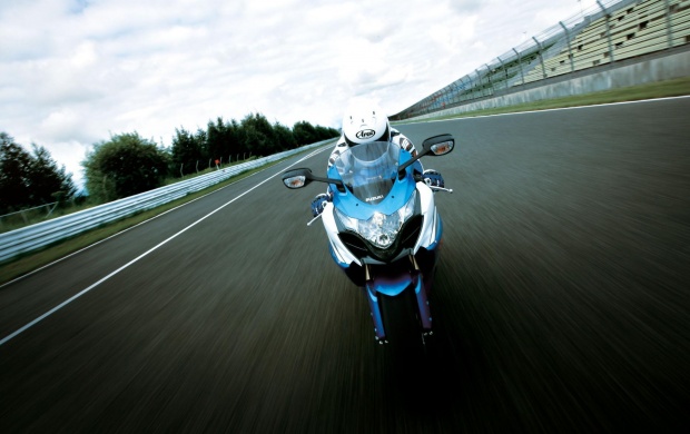 Suzuki GSX-R 1000 Motorbike (click to view)