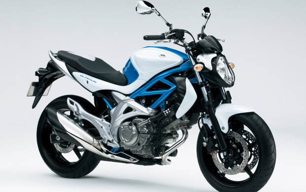 Suzuki SFV650 Pearl Vigor Blue 2015 (click to view)