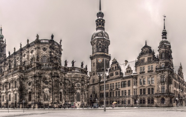 Theaterplatz Dresden (click to view)