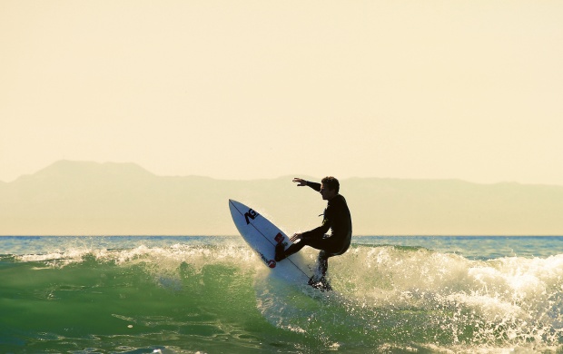 Wave Splashing Surfing (click to view)