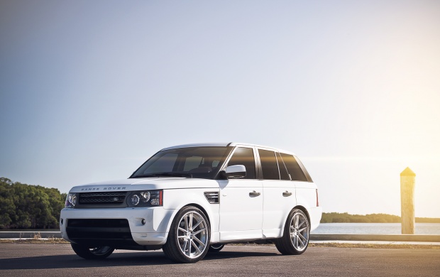 White Land Rover (click to view)
