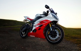 Yamaha R6 2006 Red And White