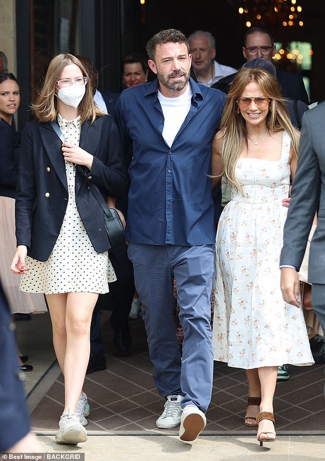 jennifer Lopez And Ben Affleck Head For Lunch In Paris With His Daughter Violet On Their Honeymoon Daily Mail Online