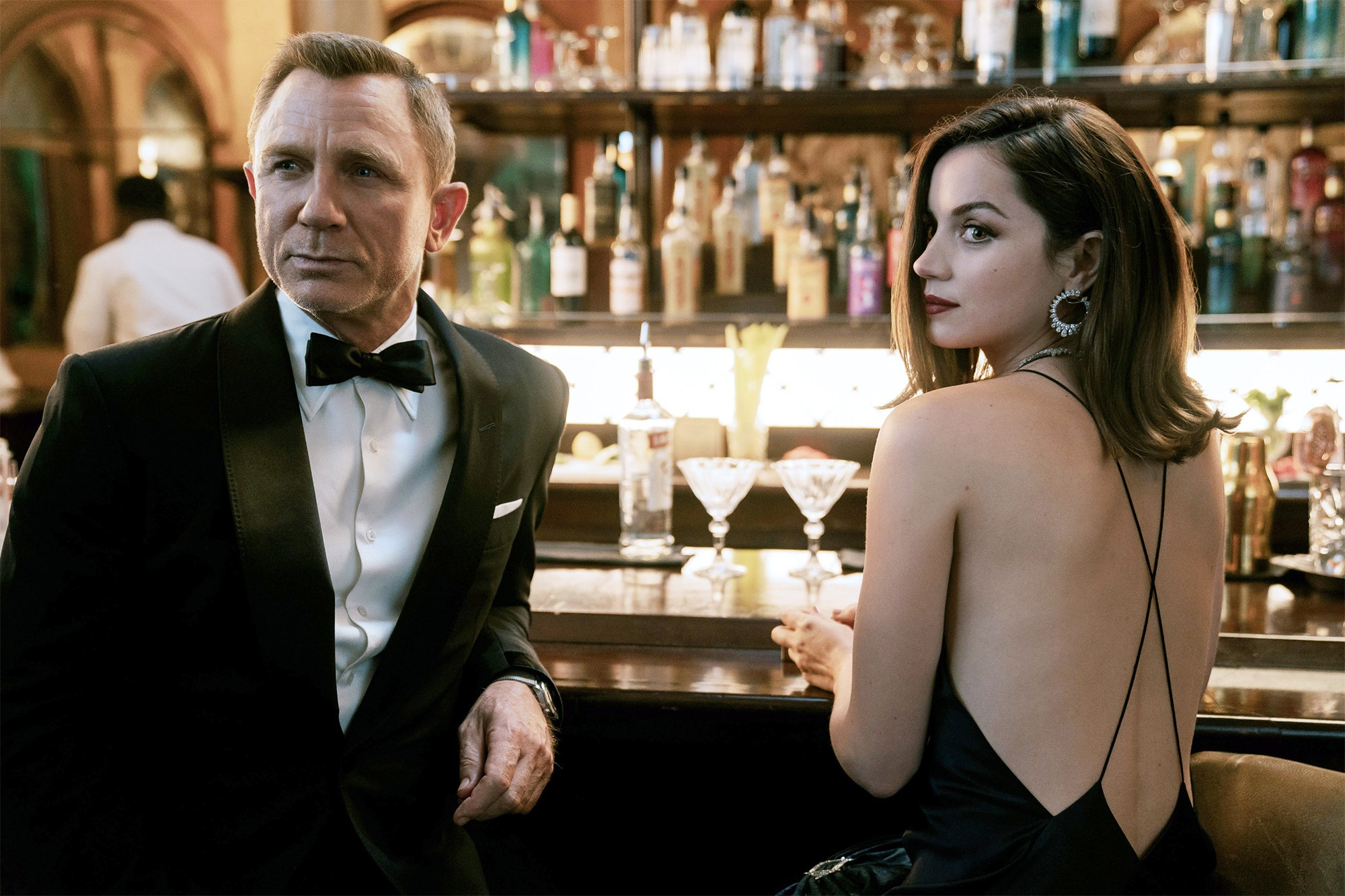 a Weary Daniel Craig Bids Farewell To James Bond In No Time To Die Vanity Fair