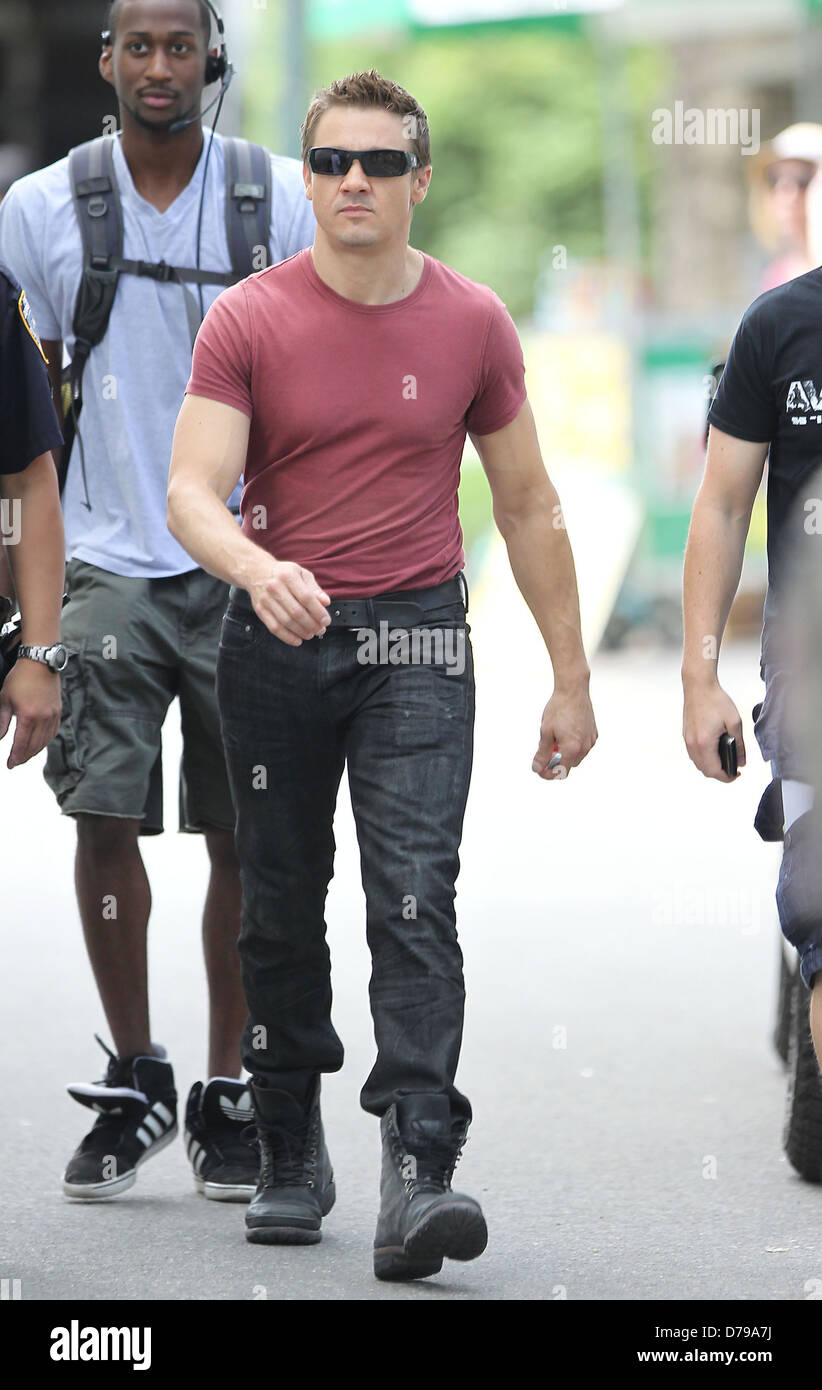 jeremy Renner On The Set Of The Avengers Shooting On Location In Manhattan New York City Usa 020911 Stock Photo Alamy