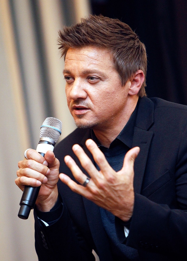 jeremy Renner Secretly Marries Sonni Pacheco E Online