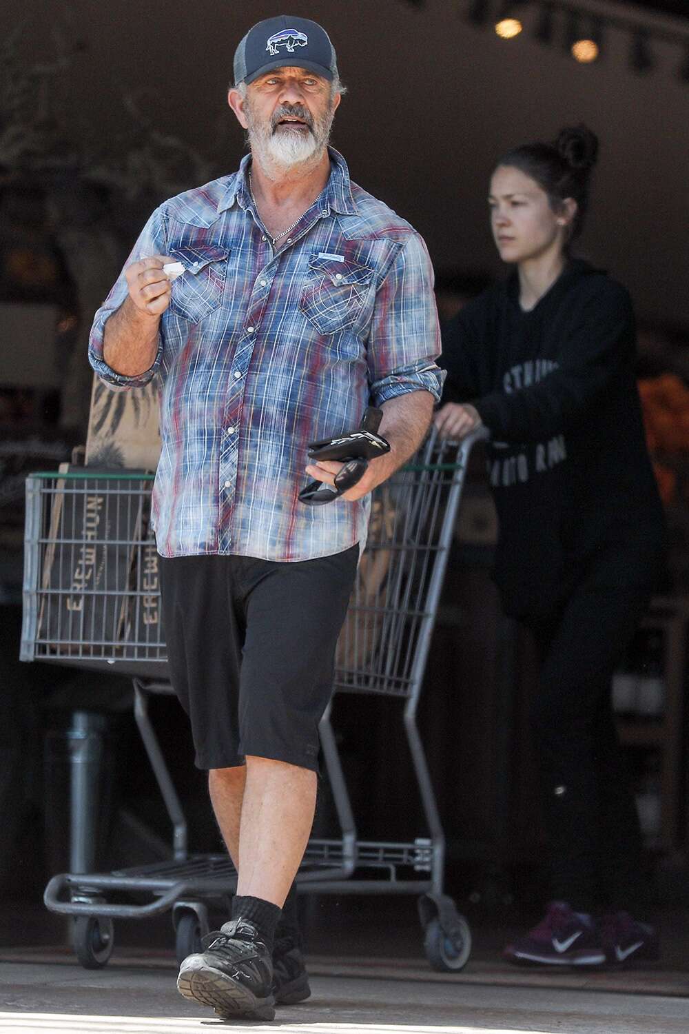 mel Gibson Girlfriend Rosalind Ross Stock Up On Supplies Peoplecom