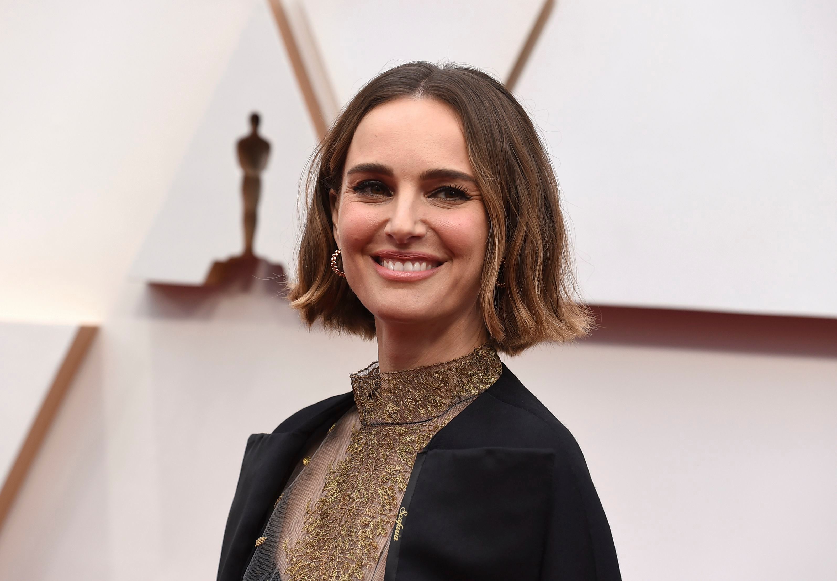 natalie Portman Makes Statement About Female Directors At 2020 Oscars – Wwd