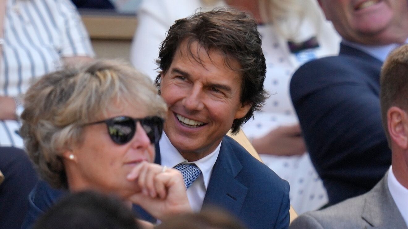 tom Cruise Leans Over To Take A Better Look At Kate Middleton At Wimbledon  Marca