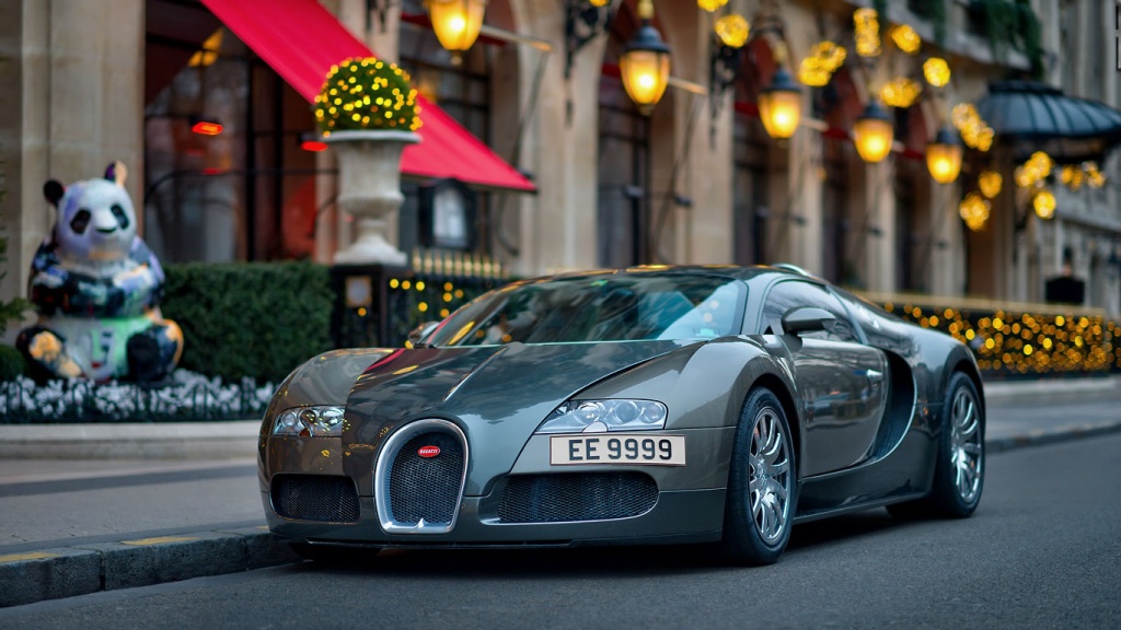 Bugatti Veyron In A City