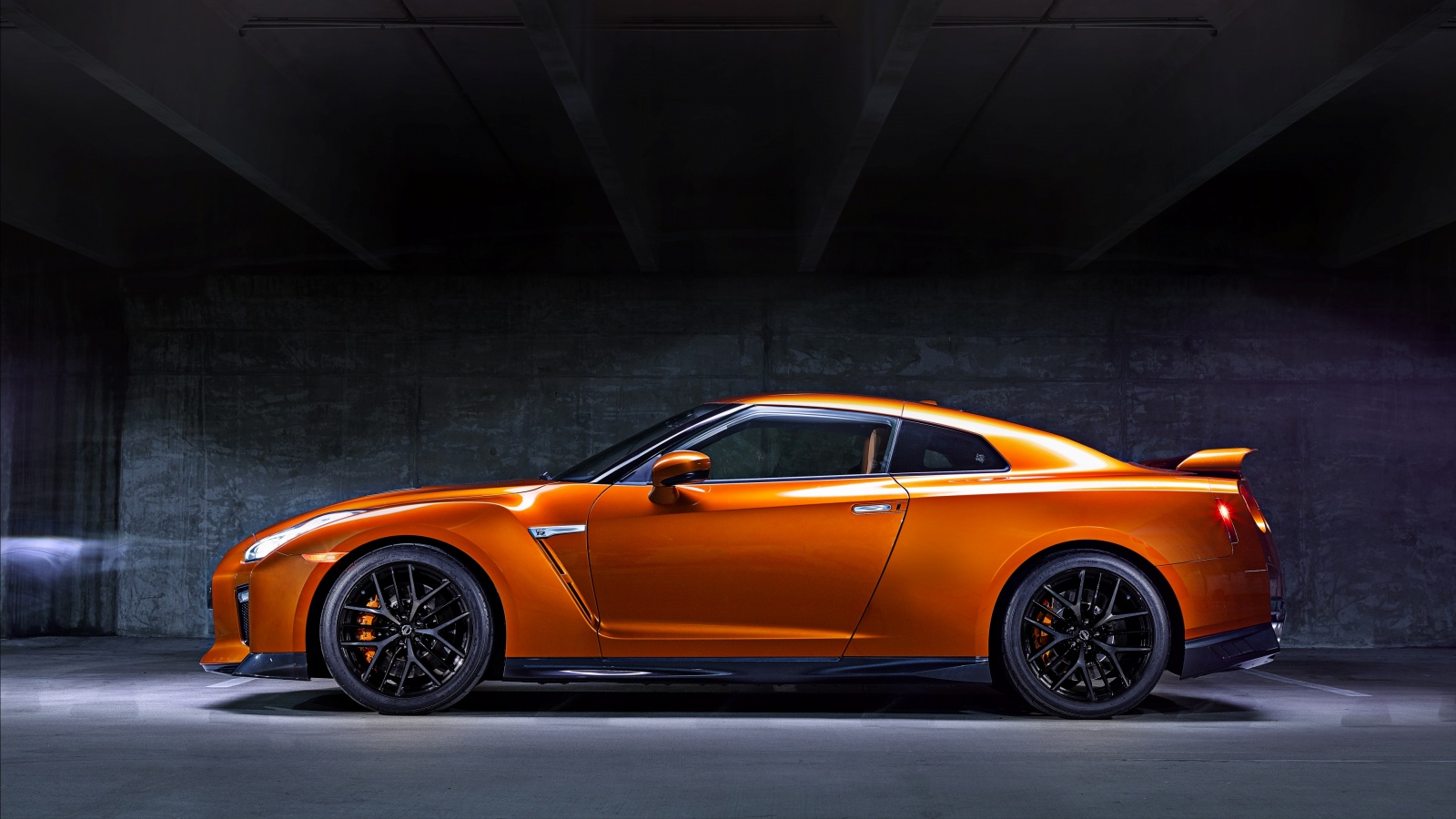 Nissan GT-R Side View 2017