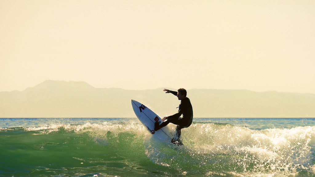 Wave Splashing Surfing